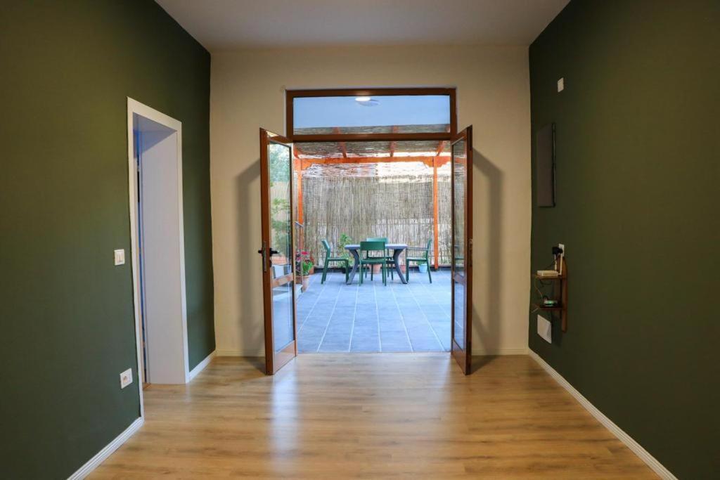 Albora Guest House Fier Exterior photo